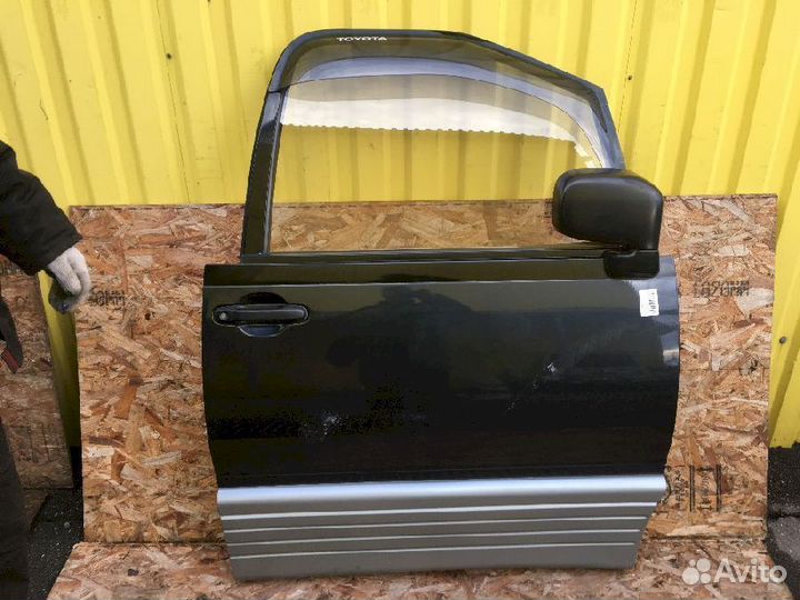Дверь передняя правая Toyota Estima Emina CXR20