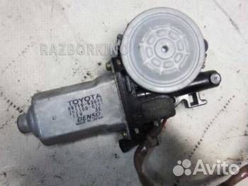 Моторчик заднего правого стеклоподъемника