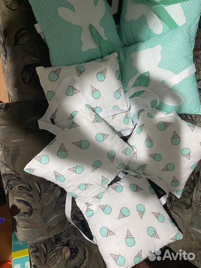 Бортики в кроватку, 12 штук, подушки в кроватку