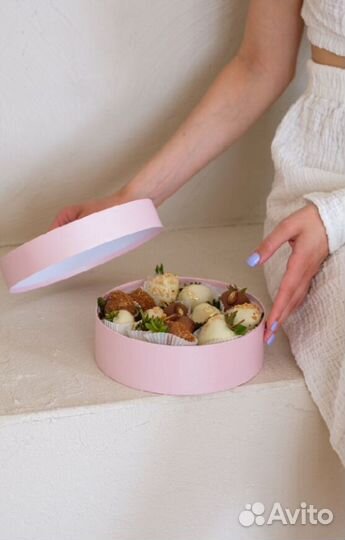 Боксы из клубники в шоколаде