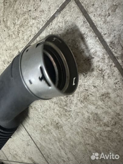 Патрубок надува 13717604033