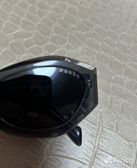 Солнцезащитные очки prada