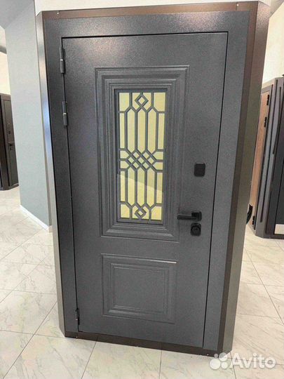 Дверь входная на улицу