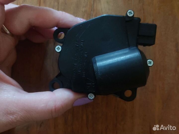 Моторедуктор заслонки отопителя