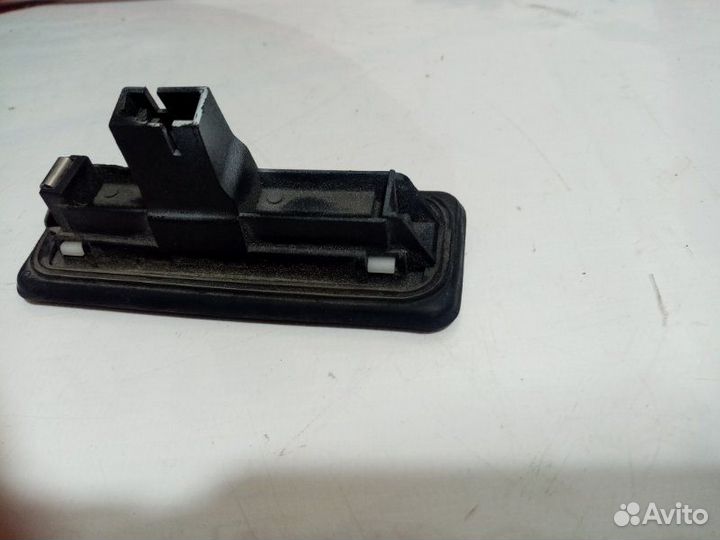 Кнопка открывания багажника Skoda Octavia А7