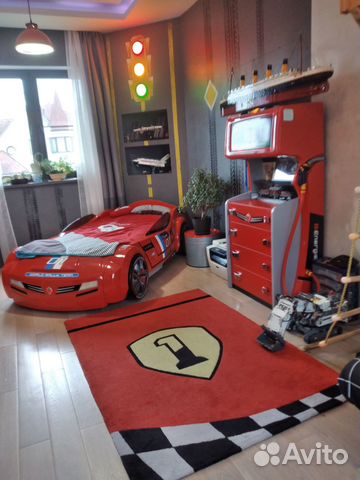 Детская кровать машина в комплекте