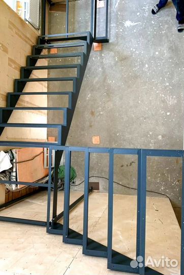 Лестница в дом или квартиру