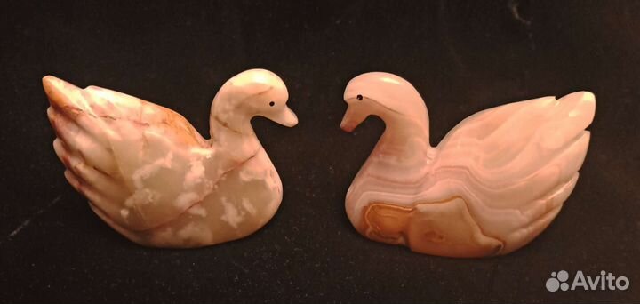 Лебеди из оникса большие