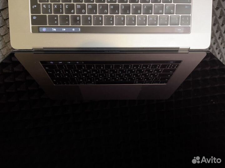 Macbook pro 15 2017 16GB\512SSD touch bar