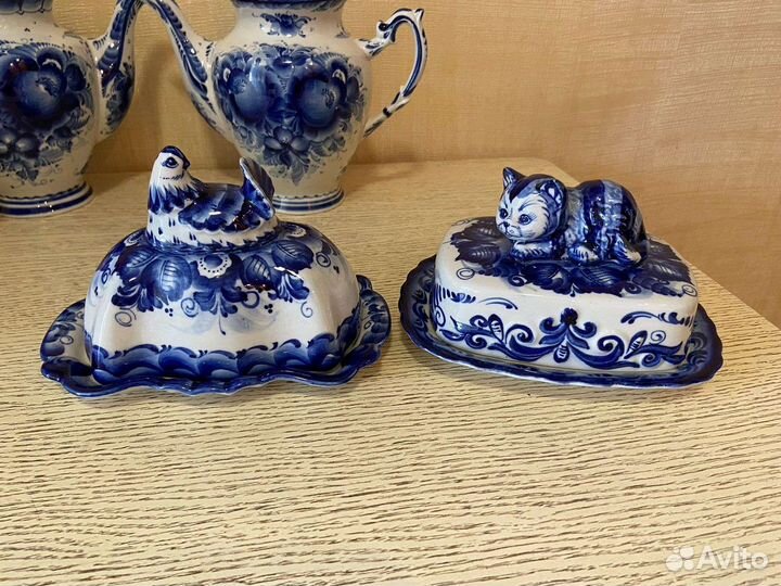 Гжель, масленки, чайники
