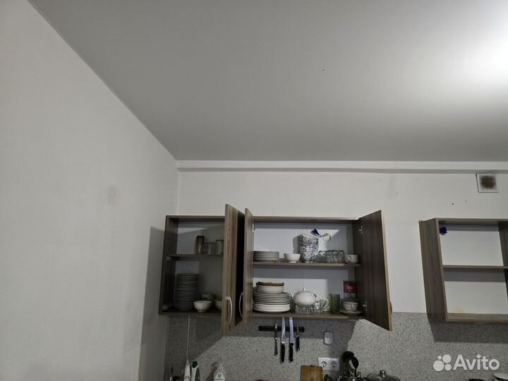 Кухонный навесной шкаф