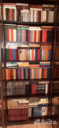 Библиотека великолепная со шкафами