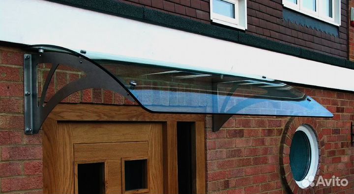 Козырек над крыльцом