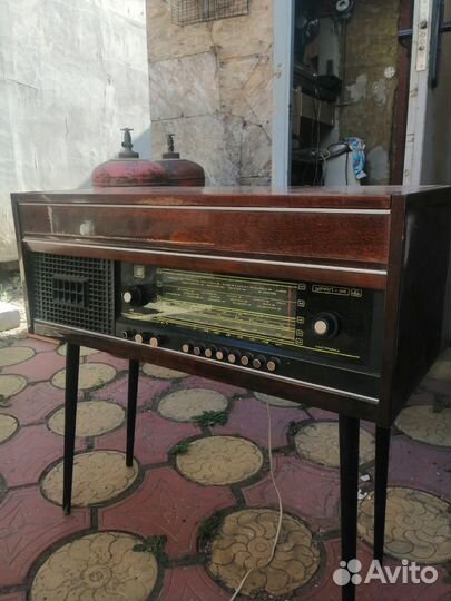 Радиола на ножках СССР