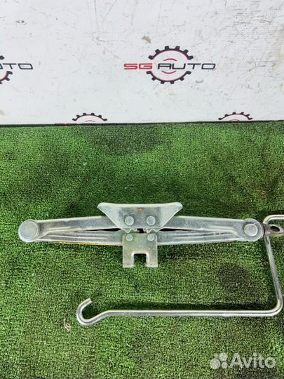 Домкрат Toyota Celica ZZT231 2ZZ-GE 2003