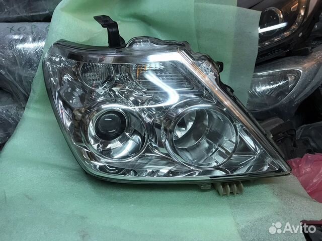 Фара правая Nissan Patrol Y62 xenon
