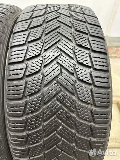 Michelin X-Ice Snow 215/55 R16 97H
