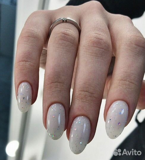 Модель на маникюр