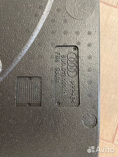 Ящик для инструмента Audi Q3 2016 8U0012109M