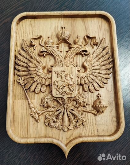 Герб России из дуба