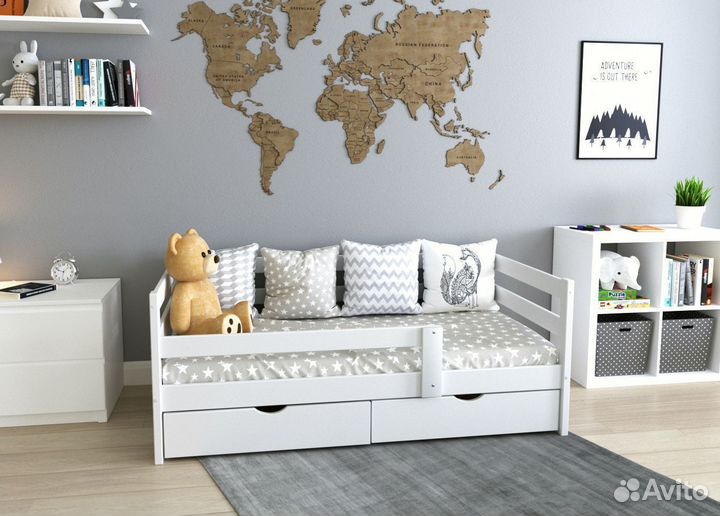 Кровать детская из массива