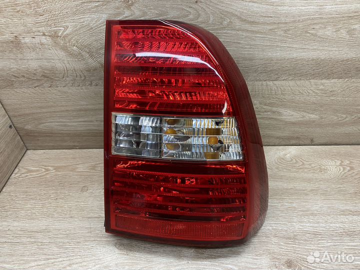 Фонарь задний правый Kia Sportage 2 дорест 111888