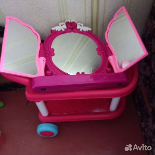 Зеркало и тележка