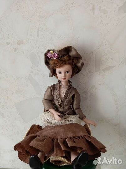 Кукла фарфоровая коллекционная