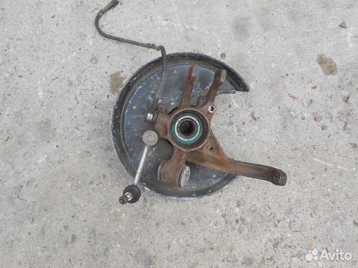 Поворотный кулак задний правый Ауди А8 Д2