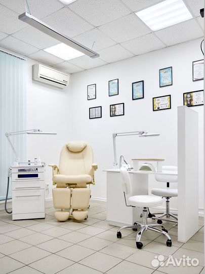 Подолог, маникюр, педикюр, парикмахер