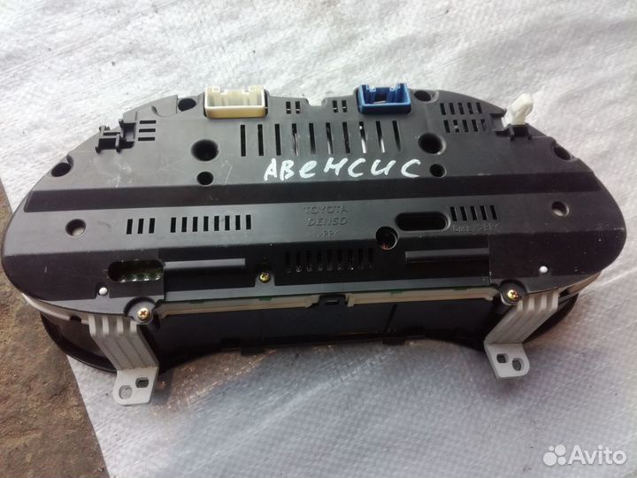 Щиток приборов Тойота Авенсис Т250