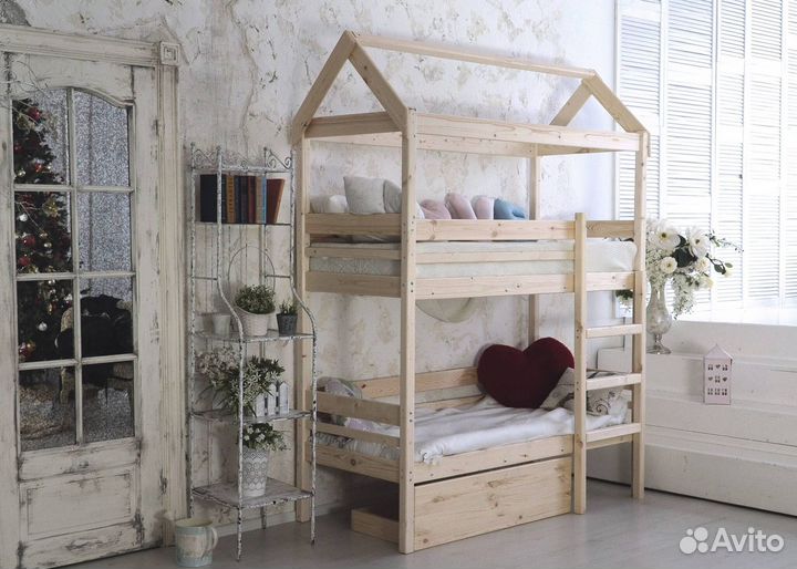 Двухъярусная кровать