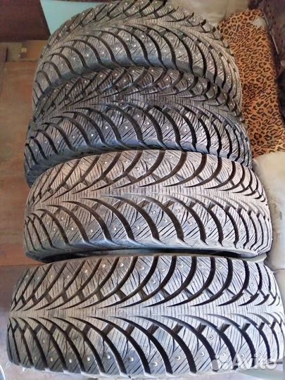 Sava Eskimo Stud 215/65 R16