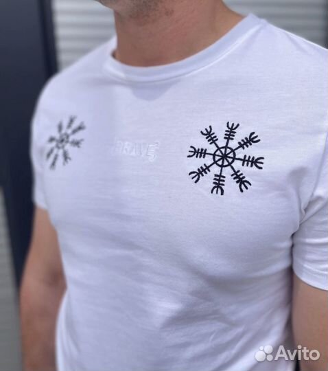 Футболка с вышивкой 