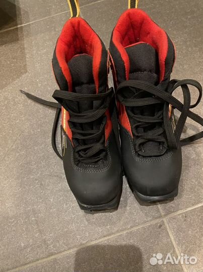 Лыжные ботинки