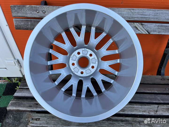 Оригинальный диск R18 от Audi A4 B9