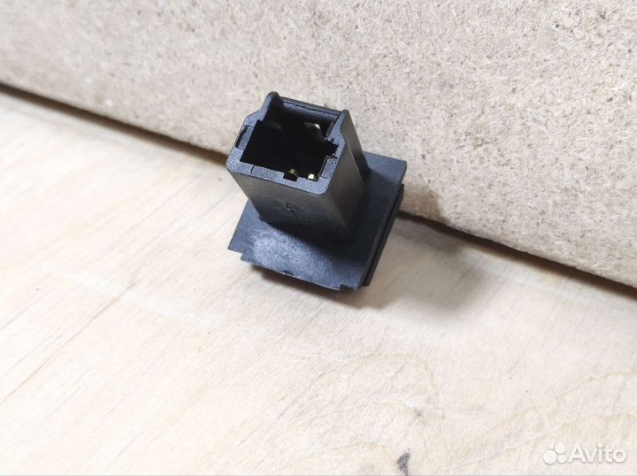 Кнопка багажника Citroen Peugeot