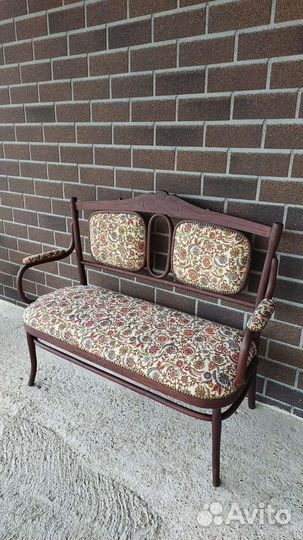 Антикварный старинный диванчик