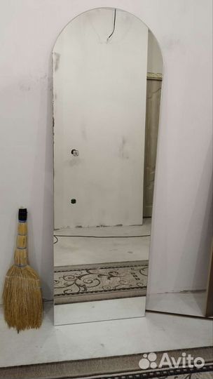 Зеркало настенное б/у без рамки