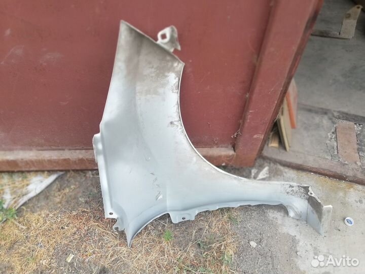 Ford Fiesta MK6 Крыло переднее левое 1777181