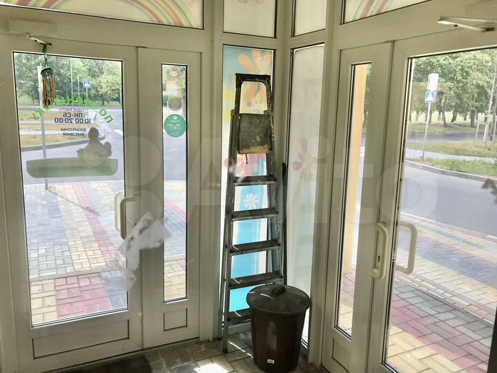 Торговая площадь, кафе, студия красоты, 85квм