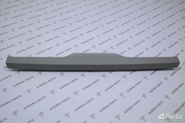 Обшивка крышки багажника Land Cruiser 200 07