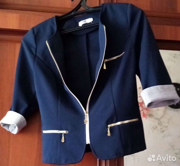 Пиджаки и жакеты женские