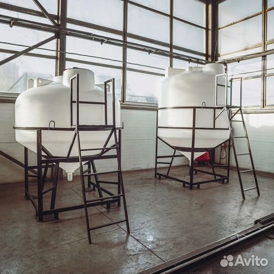 Емкость пластиковая конусная с полным сливом