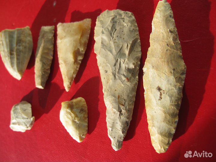 Каменные наконечники стрел и копий для интерьера