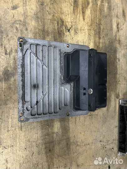 Блок управления двигателем Mercedes Benz M271