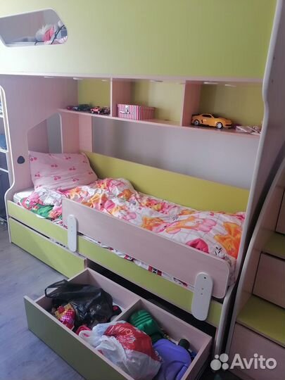 Продам двухярусную кровать