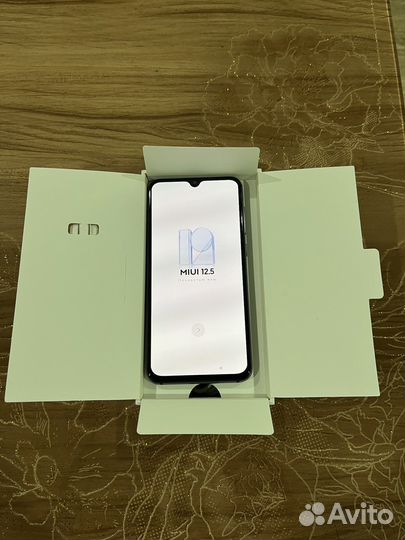 Телефон Xiaomi mi 9 se