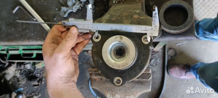 Опора подшипника стойки ntn-snr kb65713