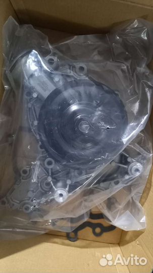 Помпа на мерседес. 272 мотрр